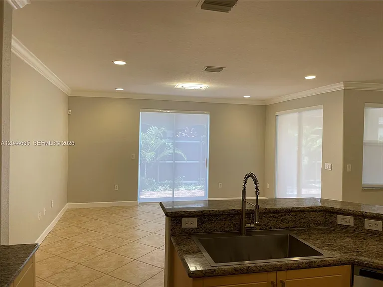 15431 SW 39th Ter — Photo 11