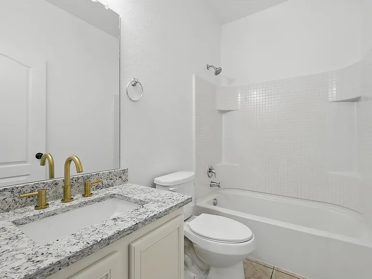 924 Charleston Ln — Photo 16