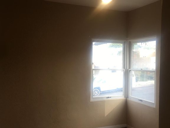5th image of 2567 Wightman St