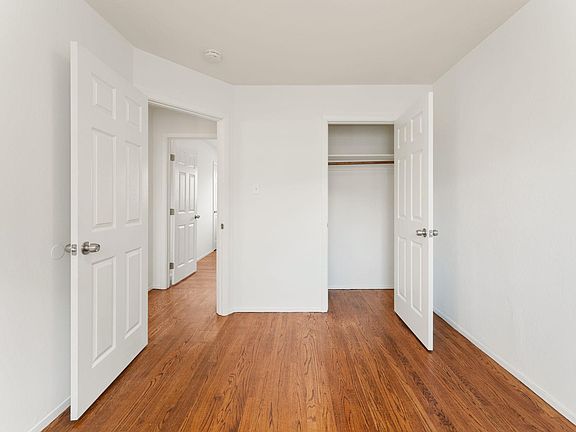 5th image of 5827 Bayview Ave