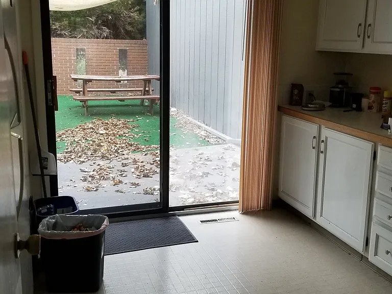 859 Roxwood Ln — Photo 17