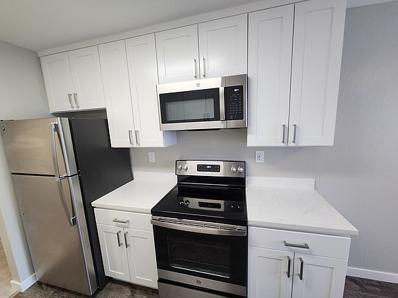 3rd image of 2721 Midtown Ct #218