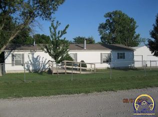 9453 Delaware Dr, Ozawkie, KS 66070