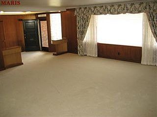 3rd image of 1000 Surrey Hills Dr