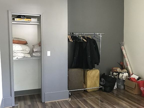 5th image of 833 Jackson Ave Unit B