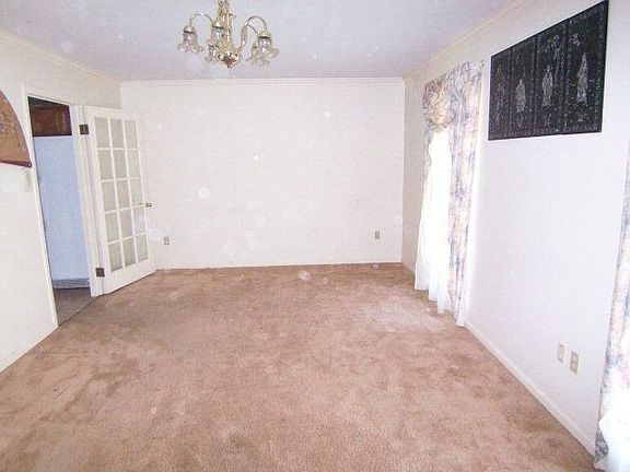 5th image of 405 Manresa Dr
