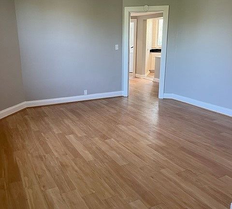3rd image of 2560 Woodburn Ave APT 9