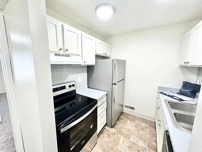 Foothill Terrace — Photo 128