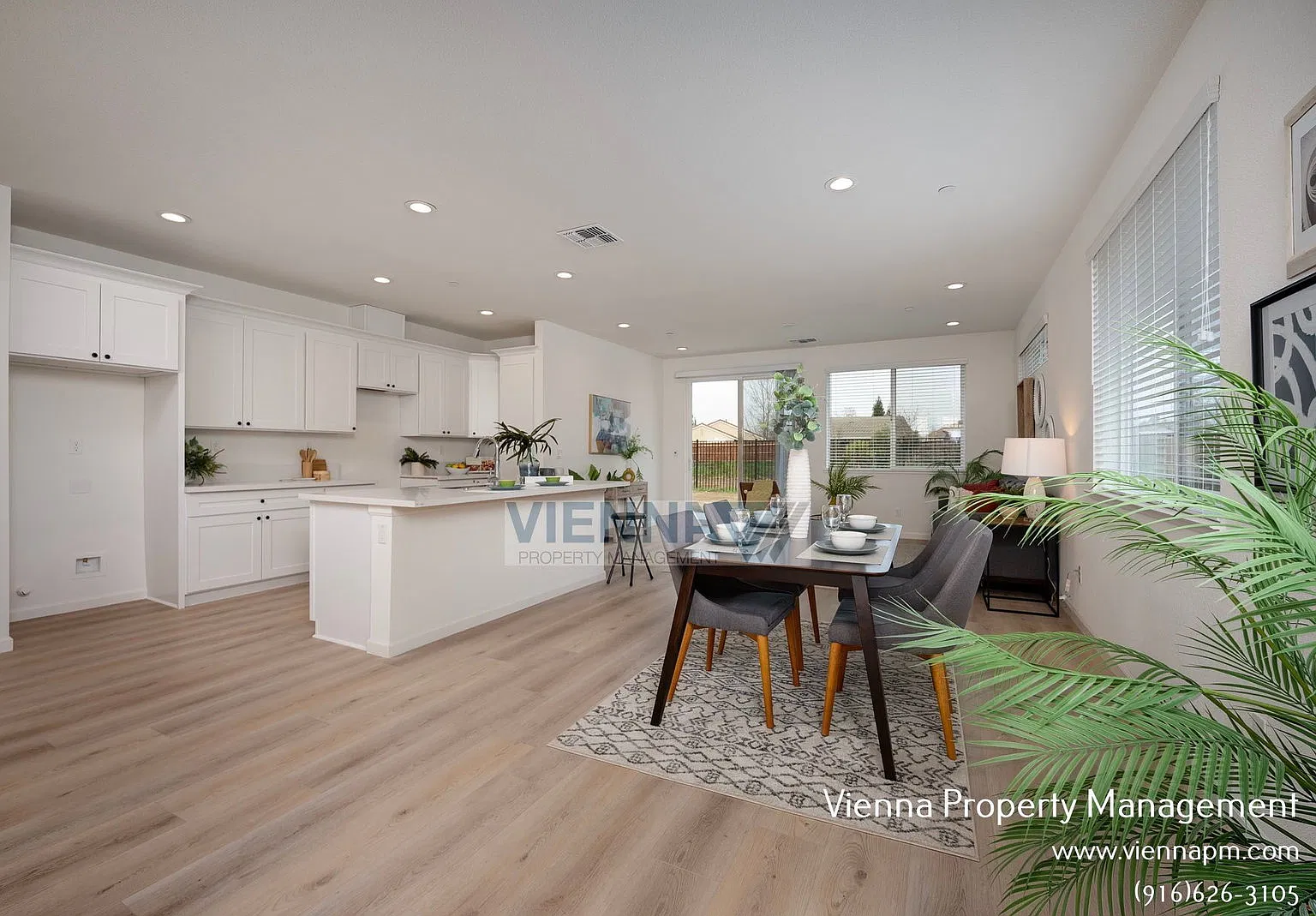 3 bed, 2.0 bath, 1427 sqft, $2,545 — Photo 2