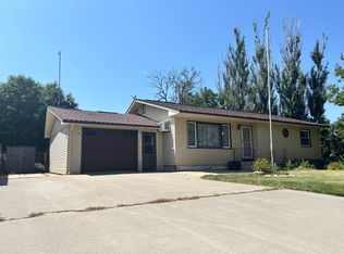 833 W 9th St, Winner, SD 57580