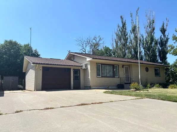833 W 9th St, Winner, SD 57580