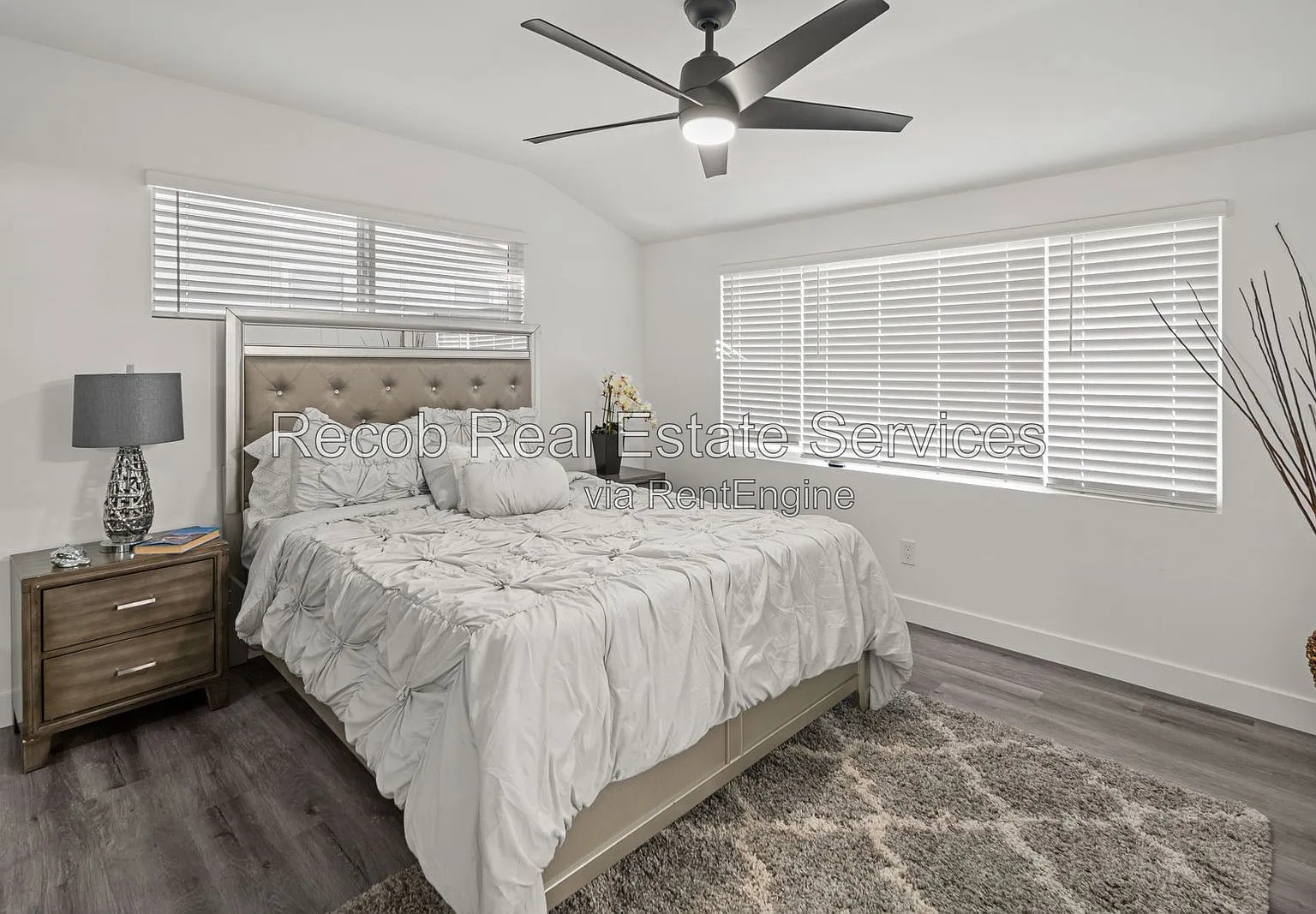 3 bed, 2.0 bath, 1000 sqft, $3,975 — Photo 4