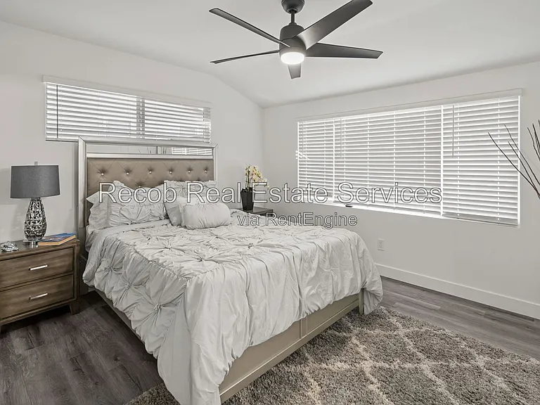 4988 Genesee Ave #4980 — Photo 4