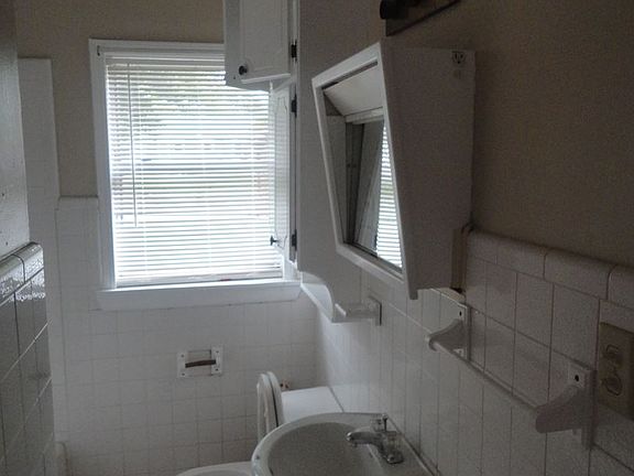 5th image of 1611 NW Andrews Ave