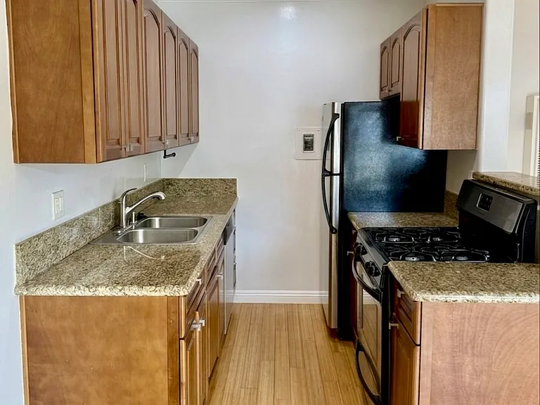 4110 Inglewood Blvd #8 — Photo 6