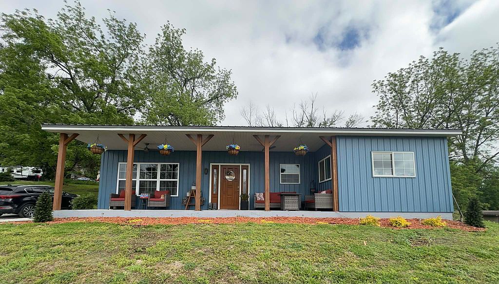 637 Washington St - Property Image