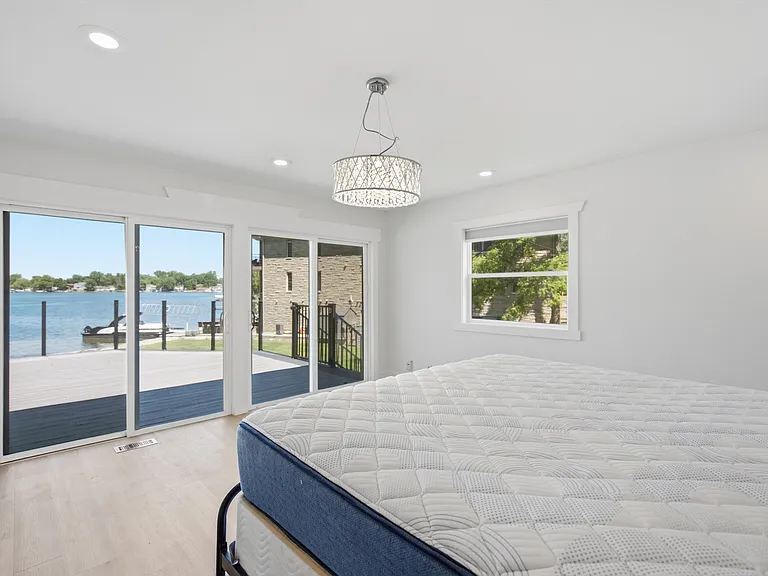 2200 S Long Lake Rd — Photo 12