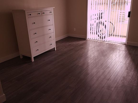 4th image of 1701 Talmadge St #205