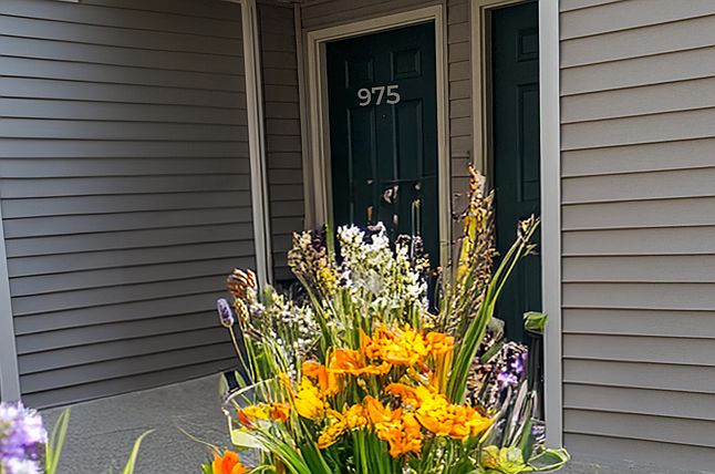 Welcome to your new home at 975 Penny Lane in Sycamore!
All Lanscaping and Snow removal is included! Carefree living at its best in a beautiful quiet neighborhood.
