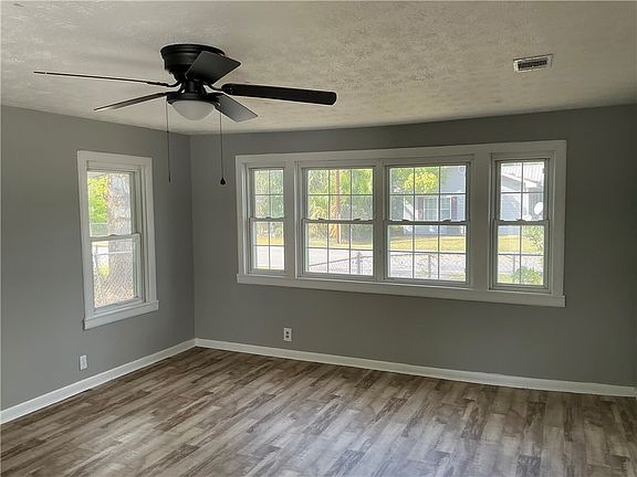 4th image of 321 W Blackshear Ave