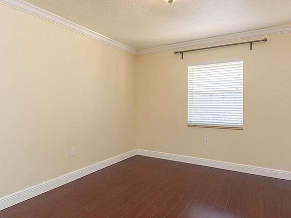 5th image of 5221 Bayshore Blvd APT 35