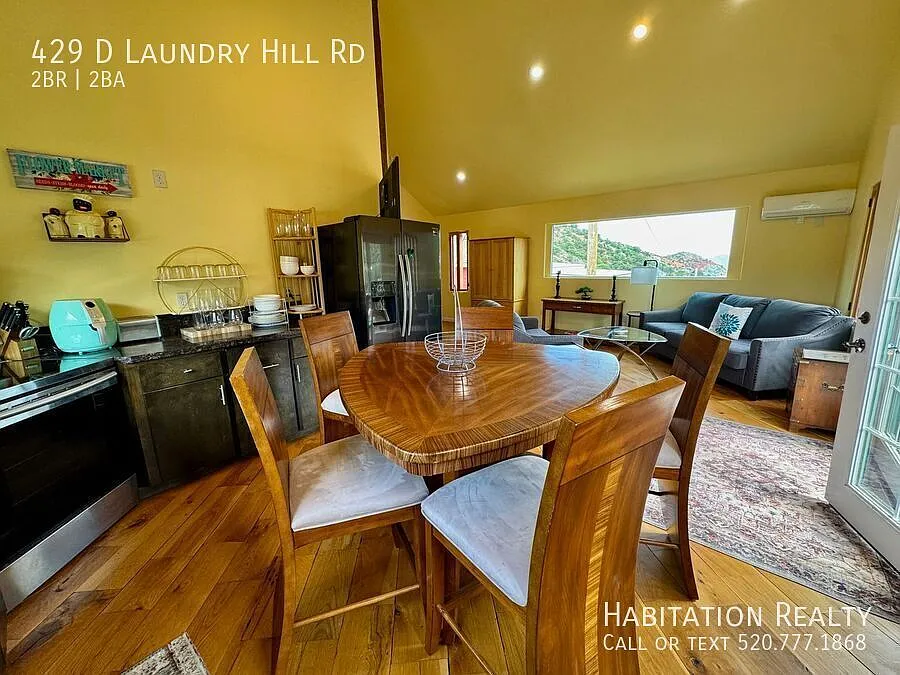 Beautifully furnished 2bed/2bath abode + mountain views and office/den, Old Bisbee! — Photo 2