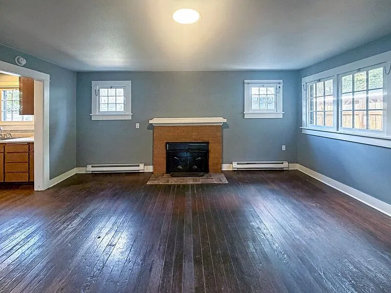 3 bed, 1.0 bath, 1000 sqft, $2,195 — Photo 3