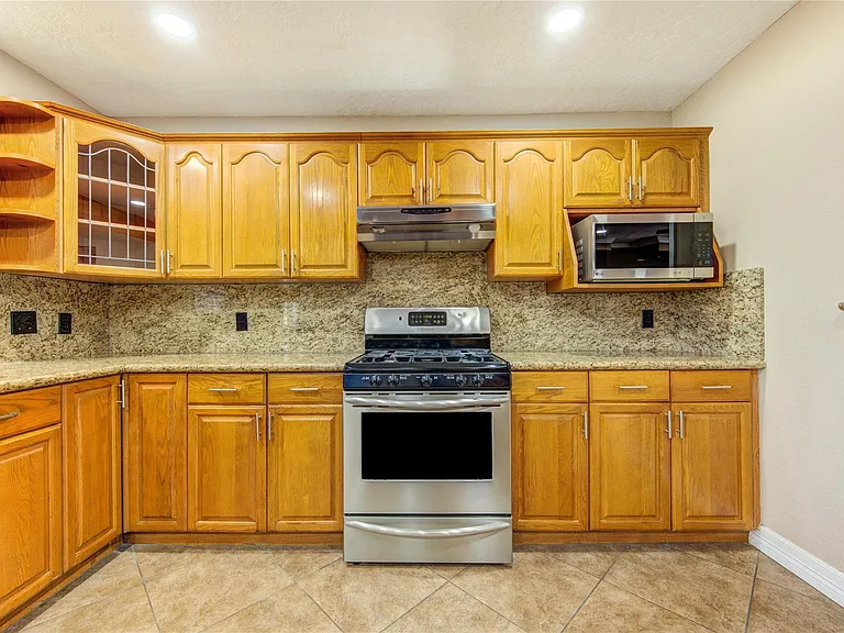 9922 Carmalee St — Photo 25