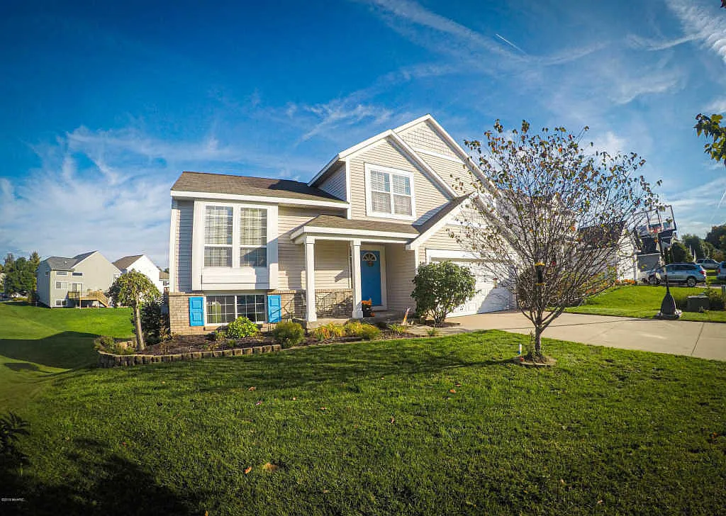 3711 Cedar Landing Dr SE photo 1