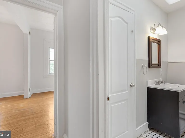 707 W Girard Ave #2F — Photo 14
