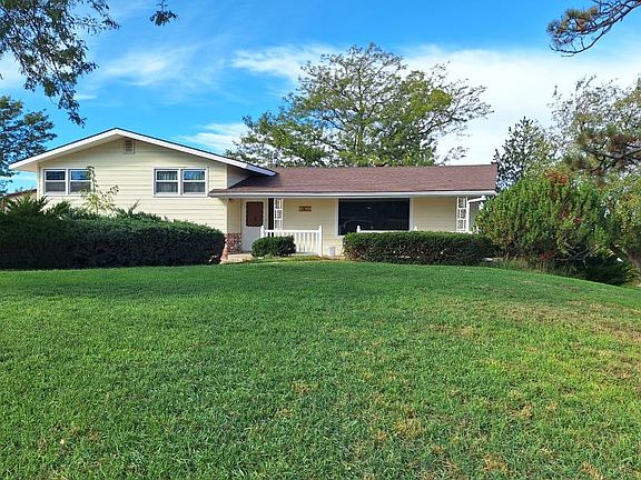 3rd image of 1325 Maple St