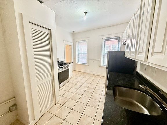 2nd image of 11 Charter St APT 4
