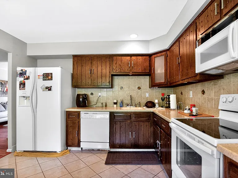 2 Merry Dell Dr — Photo 15