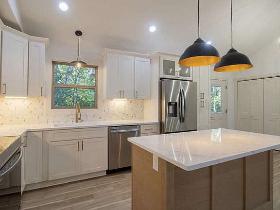 2nd image of 231 Malory Cir