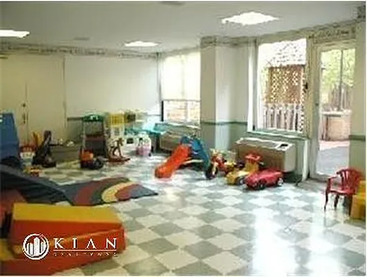 Rented by Kian Realty | media 16