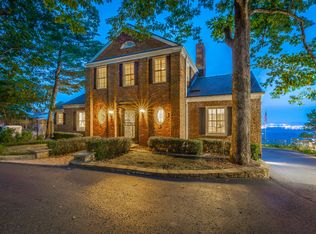 208 S Palisades Dr, Signal Mountain, TN 37377