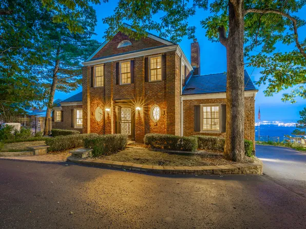 208 S Palisades Dr, Signal Mountain, TN 37377