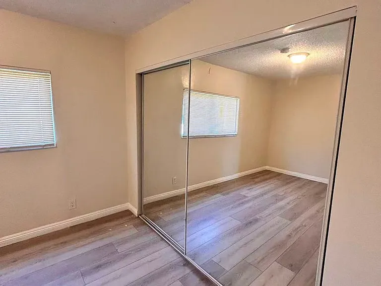 7642 Vineland Ave — Photo 12