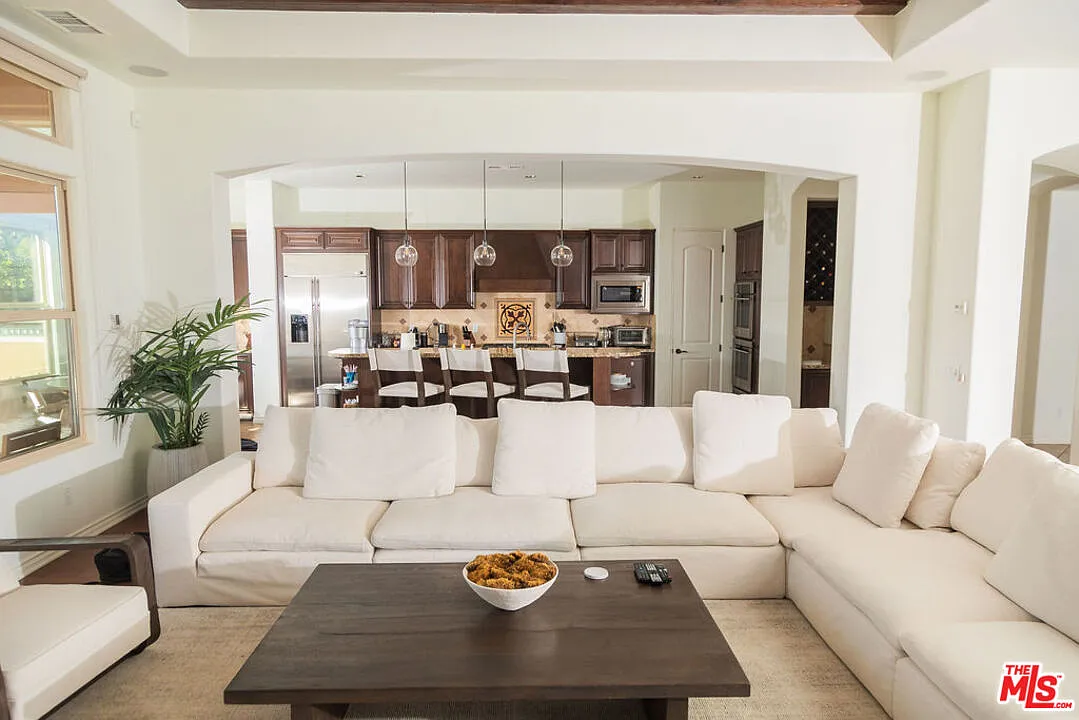 4 bed, 5.5 bath, 3152 sqft, $8,500 — Photo 3