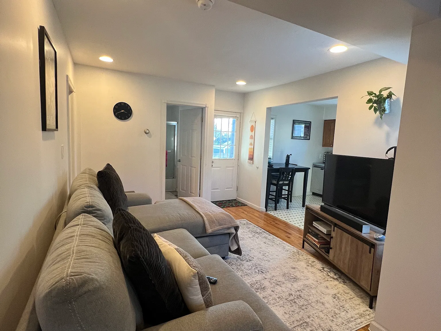 1 bed, 700 sqft, $1,300 — Photo 2