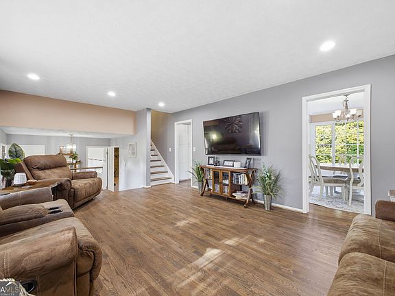 4th image of 43 Ridgeview Dr SE