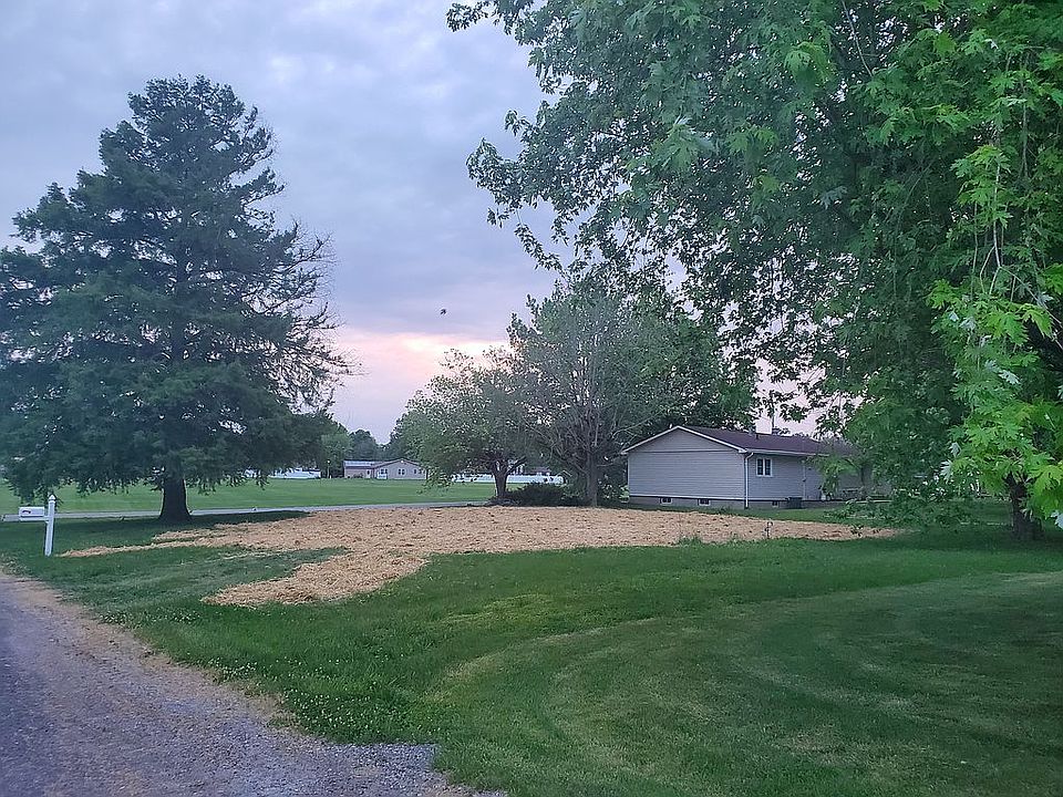 2nd image of 916 Glen Ct