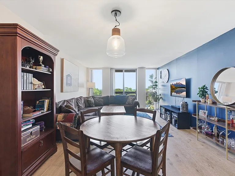 1660 N Lasalle St #707 — Photo 5