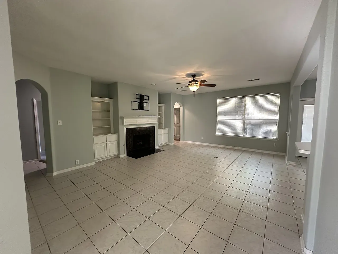 3 bed, 1928 sqft, $2,590 — Photo 4