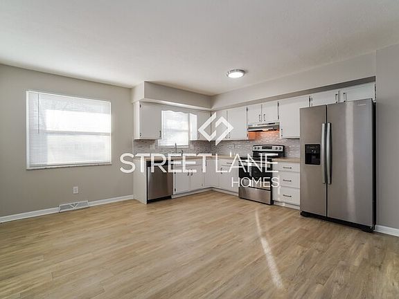 4th image of 1257 Oakfield Dr N