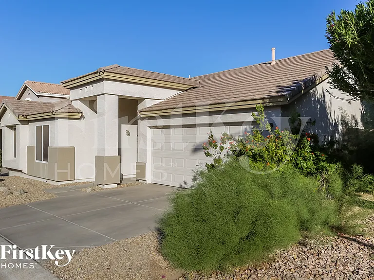 6654 E Rhodes St — Photo 2