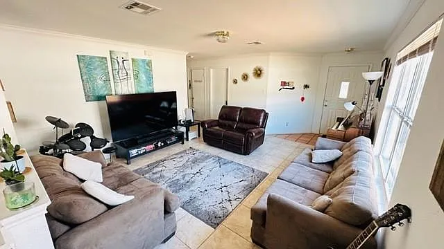 302 Golden Gate Dr — Photo 9