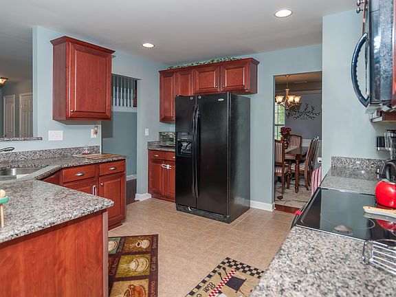 5th image of 117 Stowe Creek Ln