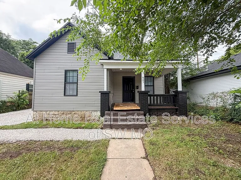 805 S Douglas Ave — Photo 1