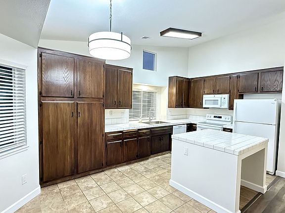 4th image of 8629 White Rock Dr